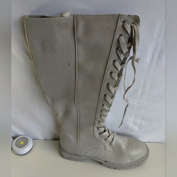 Boots - Picture 2 of 10